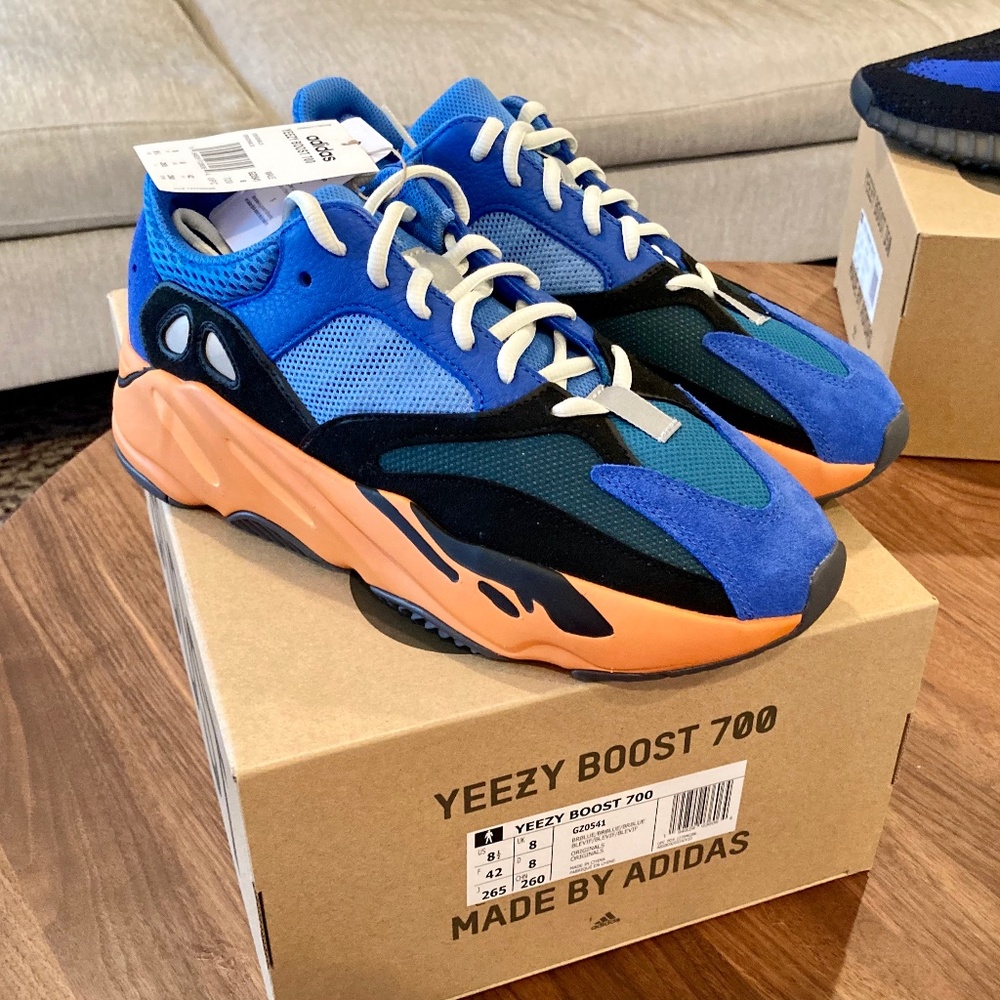 YEEZY Bright Blue 700 Size 8.5 BNIB